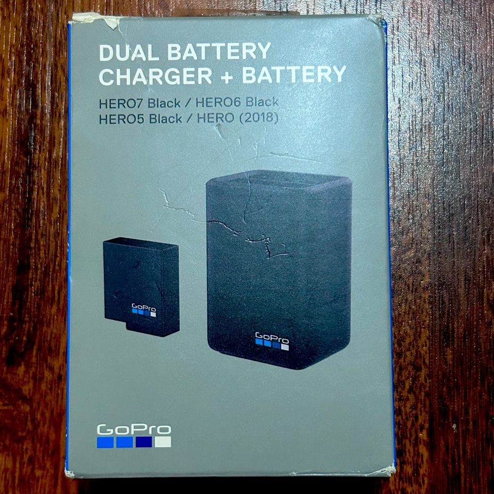 Go Pro Dual Battery (Charger + Battery)